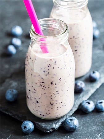 simsearch:659-06186104,k - Vegan smoothie with blueberries Stock Photo - Premium Royalty-Free, Code: 659-09125873