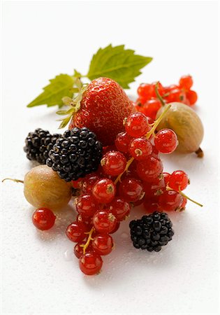 simsearch:659-06155699,k - Fresh berries with drops of water Stock Photo - Premium Royalty-Free, Code: 659-01844005