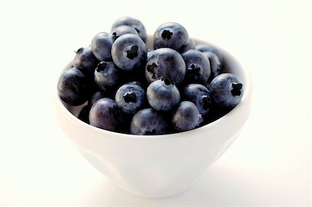 simsearch:659-01853332,k - Fresh blueberries in bowl Foto de stock - Sin royalties Premium, Código: 659-01844025