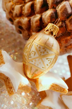 Cinnamon stars and Christmas tree bauble Stock Photo - Premium Royalty-Free, Code: 659-01844046