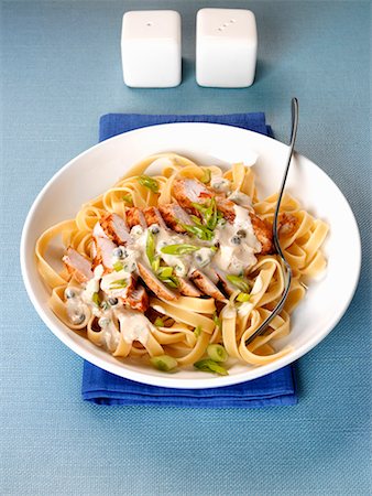 Ribbon pasta with chicken breast and green pepper sauce Stock Photo - Premium Royalty-Free, Code: 659-01844081