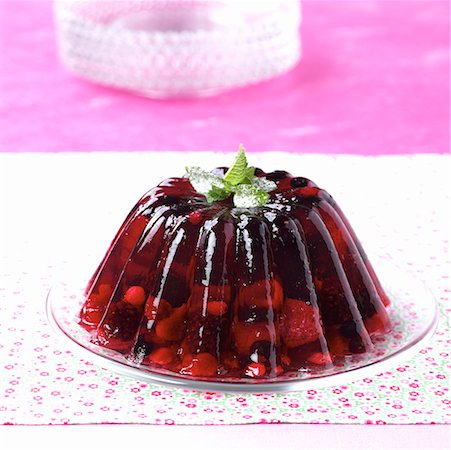 Beeren-Gelee mit Roséwein Stockbilder - Premium RF Lizenzfrei, Bildnummer: 659-01844104