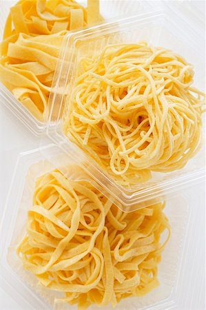 simsearch:659-01861340,k - Various home-made pastas in plastic containers Foto de stock - Sin royalties Premium, Código: 659-01844182