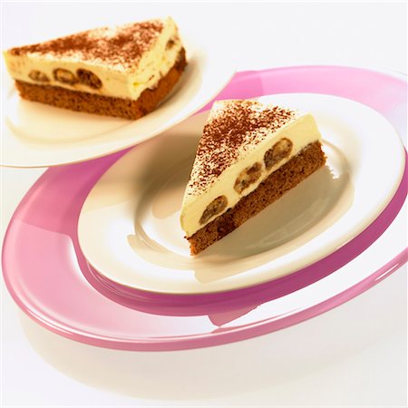 Two pieces of tiramisu cake Foto de stock - Sin royalties Premium, Código: 659-01844214