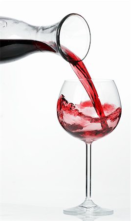 simsearch:659-06185274,k - Verser le vin rouge en verre de la carafe Photographie de stock - Premium Libres de Droits, Code: 659-01844224