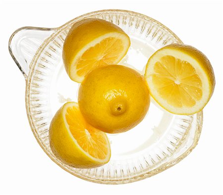 squeezer - Lemons in citrus squeezer Foto de stock - Sin royalties Premium, Código: 659-01844228