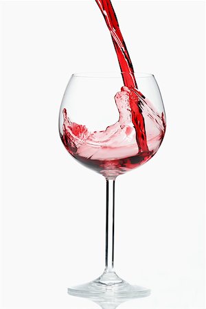 simsearch:659-06185274,k - Verser le vin rouge en verre Photographie de stock - Premium Libres de Droits, Code: 659-01844223