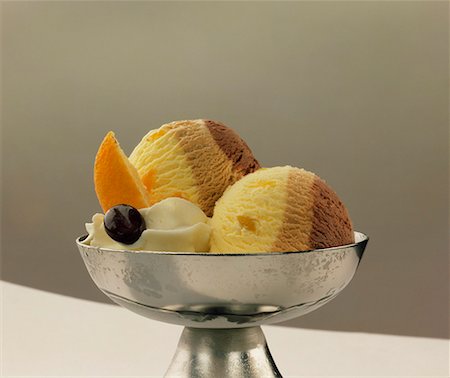 sundaes ice cream images - Vanilla and nut ice cream with cream and mocha beans Stock Photo - Premium Royalty-Free, Code: 659-01844333