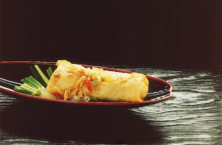 spring roll - Spring roll on Asian plate Stock Photo - Premium Royalty-Free, Code: 659-01844342