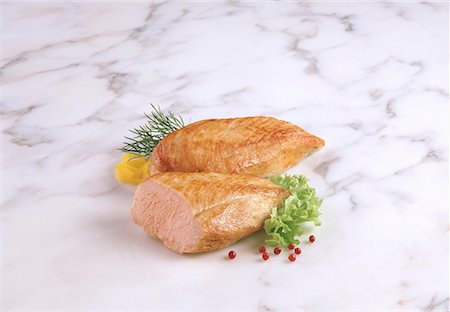 simsearch:659-01845311,k - Roast chicken breast, with garnish Stock Photo - Premium Royalty-Free, Code: 659-01844390