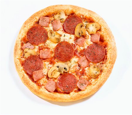 simsearch:659-01853076,k - Pizza with salami, ham and mushrooms Fotografie stock - Premium Royalty-Free, Codice: 659-01844404