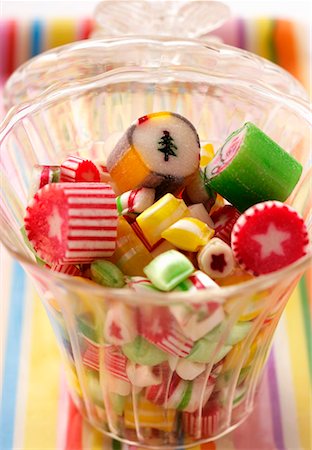 simsearch:659-03525397,k - Coloured Christmas sweets in jar Foto de stock - Royalty Free Premium, Número: 659-01844433
