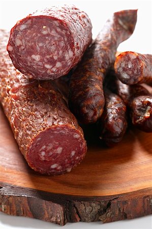 simsearch:659-01863615,k - Various game sausages on wooden plate Foto de stock - Sin royalties Premium, Código: 659-01844521