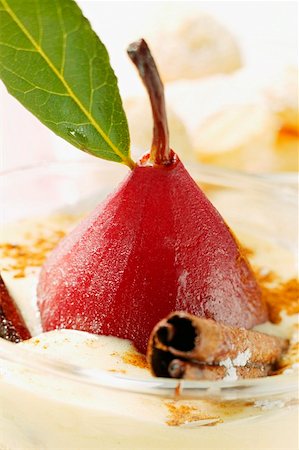 simsearch:659-01847077,k - Pear in red wine with cinnamon in Madeira cream Foto de stock - Sin royalties Premium, Código: 659-01844544