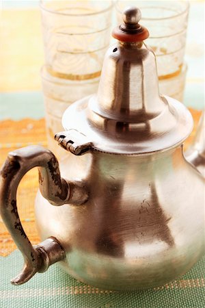 Teapot and tea glasses from Morocco Foto de stock - Sin royalties Premium, Código: 659-01844586