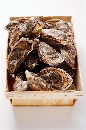 raw oyster - Oysters in a crate Stock Photo - Premium Royalty-Free, Code: 659-01844603