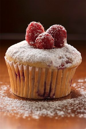 simsearch:659-01844431,k - Raspberry muffin with icing sugar Stock Photo - Premium Royalty-Free, Code: 659-01844615