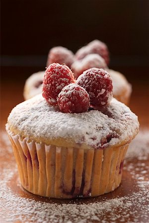 simsearch:659-01844431,k - Raspberry muffins with icing sugar Stock Photo - Premium Royalty-Free, Code: 659-01844616