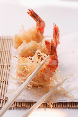 simsearch:659-01847873,k - King prawns, fried in rice noodles, on bamboo mat Stock Photo - Premium Royalty-Free, Code: 659-01844646
