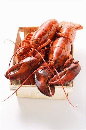 Lobster in woodchip basket Stock Photo - Premium Royalty-Free, Code: 659-01844663