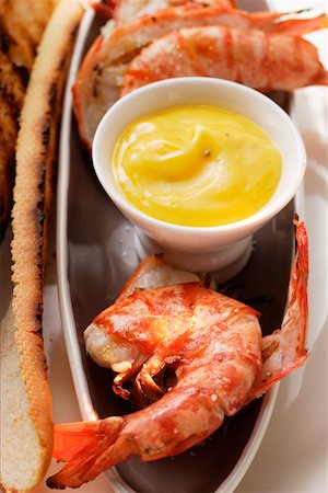 simsearch:659-03521352,k - Crevettes au barbecue avec aïoli Photographie de stock - Premium Libres de Droits, Code: 659-01844730