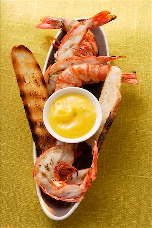 simsearch:659-03521352,k - Crevettes au barbecue avec aïoli Photographie de stock - Premium Libres de Droits, Code: 659-01844731
