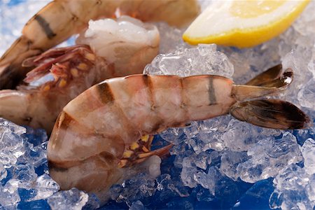 simsearch:659-01853208,k - King prawns without heads on ice with lemon Stock Photo - Premium Royalty-Free, Code: 659-01844742