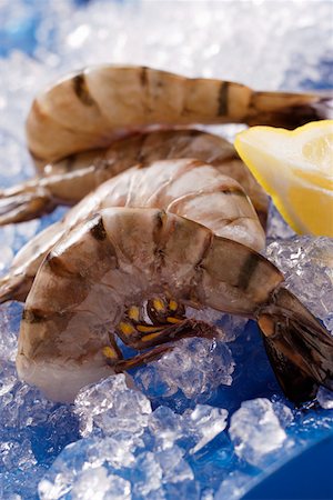 simsearch:659-01853208,k - King prawns without heads on ice with lemon Stock Photo - Premium Royalty-Free, Code: 659-01844743