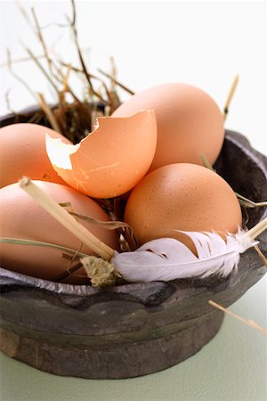 egg still life - Brown eggs, eggshell & feather in wooden bowl with straw Stock Photo - Premium Royalty-Free, Code: 659-01844831