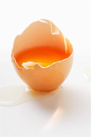 An egg, broken open Foto de stock - Sin royalties Premium, Código: 659-01844840