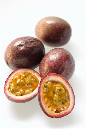 simsearch:659-01844953,k - Passion fruits, one halved (Purple granadilla) Stock Photo - Premium Royalty-Free, Code: 659-01844911