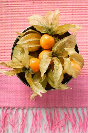 simsearch:659-01844922,k - Physalis avec calices dans un bol Photographie de stock - Premium Libres de Droits, Code: 659-01844947