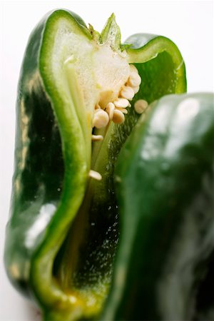 simsearch:659-03536894,k - Green pepper (Poblano from Mexico), halved Foto de stock - Sin royalties Premium, Código: 659-01845016