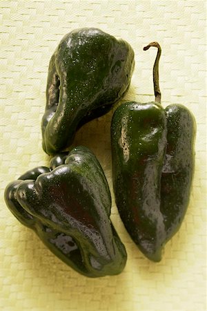 simsearch:659-03536894,k - Small peppers (Poblano from Mexico) Foto de stock - Sin royalties Premium, Código: 659-01845012