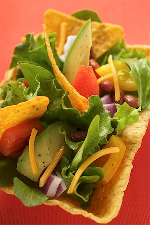 simsearch:659-01858654,k - Mexican salad with vegetables and taco chips in taco shell Stock Photo - Premium Royalty-Free, Code: 659-01845072