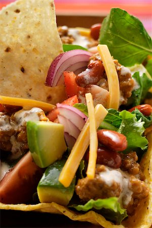 simsearch:659-06903649,k - Salad with mince, vegetables, cheese in taco shell (Mexico) Foto de stock - Sin royalties Premium, Código: 659-01845085