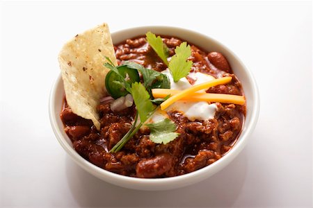 simsearch:659-07028795,k - Chili con carne with cheese, sour cream and tortilla chips Foto de stock - Sin royalties Premium, Código: 659-01845093