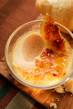 Crème brulee: caramelised duck liver mousse, brioche Stock Photo - Premium Royalty-Free, Code: 659-01845107