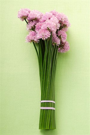 simsearch:659-01844281,k - A bundle of chives with flowers Fotografie stock - Premium Royalty-Free, Codice: 659-01845100