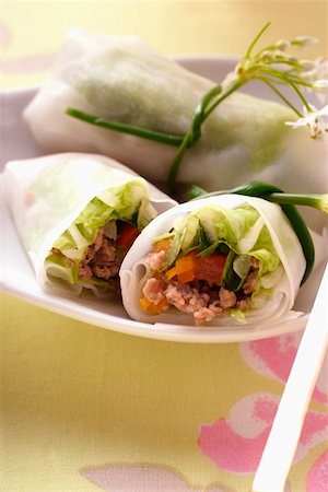 simsearch:659-03530588,k - Filled rice paper rolls from Vietnam Foto de stock - Sin royalties Premium, Código: 659-01845113