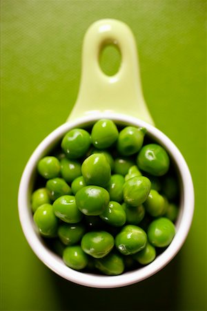 snow pea - Peas in small bowl Stock Photo - Premium Royalty-Free, Code: 659-01845135