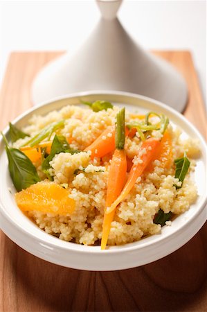 Couscous with carrots and oranges in tajine Foto de stock - Sin royalties Premium, Código: 659-01845161