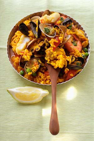 paella - Paella with seafood, wedge of lemon Fotografie stock - Premium Royalty-Free, Codice: 659-01845198