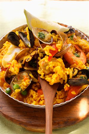 paella - Paella with seafood and wedge of lemon Fotografie stock - Premium Royalty-Free, Codice: 659-01845199