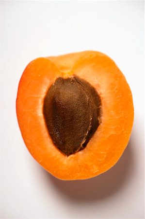 Half apricot with stone Foto de stock - Sin royalties Premium, Código: 659-01845208