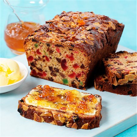 Obst-Kuchen mit Butter und Marmelade Stockbilder - Premium RF Lizenzfrei, Bildnummer: 659-01845278