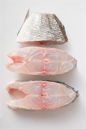 dicentrarchus labrax - Sea bass cutlets and piece of tail Foto de stock - Sin royalties Premium, Código: 659-01845480