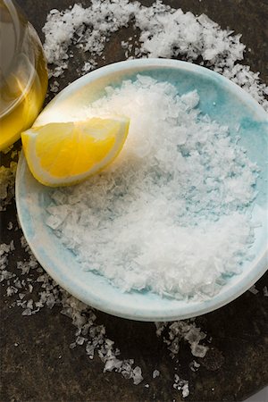 sea salt overhead - Coarse salt with lemon and olive oil Foto de stock - Sin royalties Premium, Código: 659-01845691