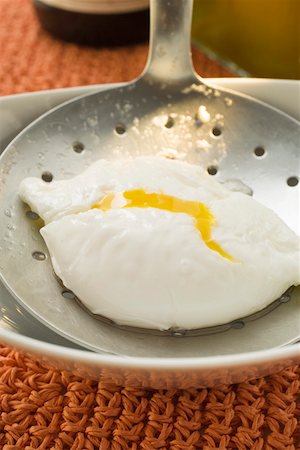 straining spoon - Poached egg on skimmer Stock Photo - Premium Royalty-Free, Code: 659-01845734