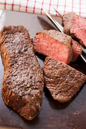 pan fried fillet of beef - Two beef steaks, one sliced Stock Photo - Premium Royalty-Free, Code: 659-01845781